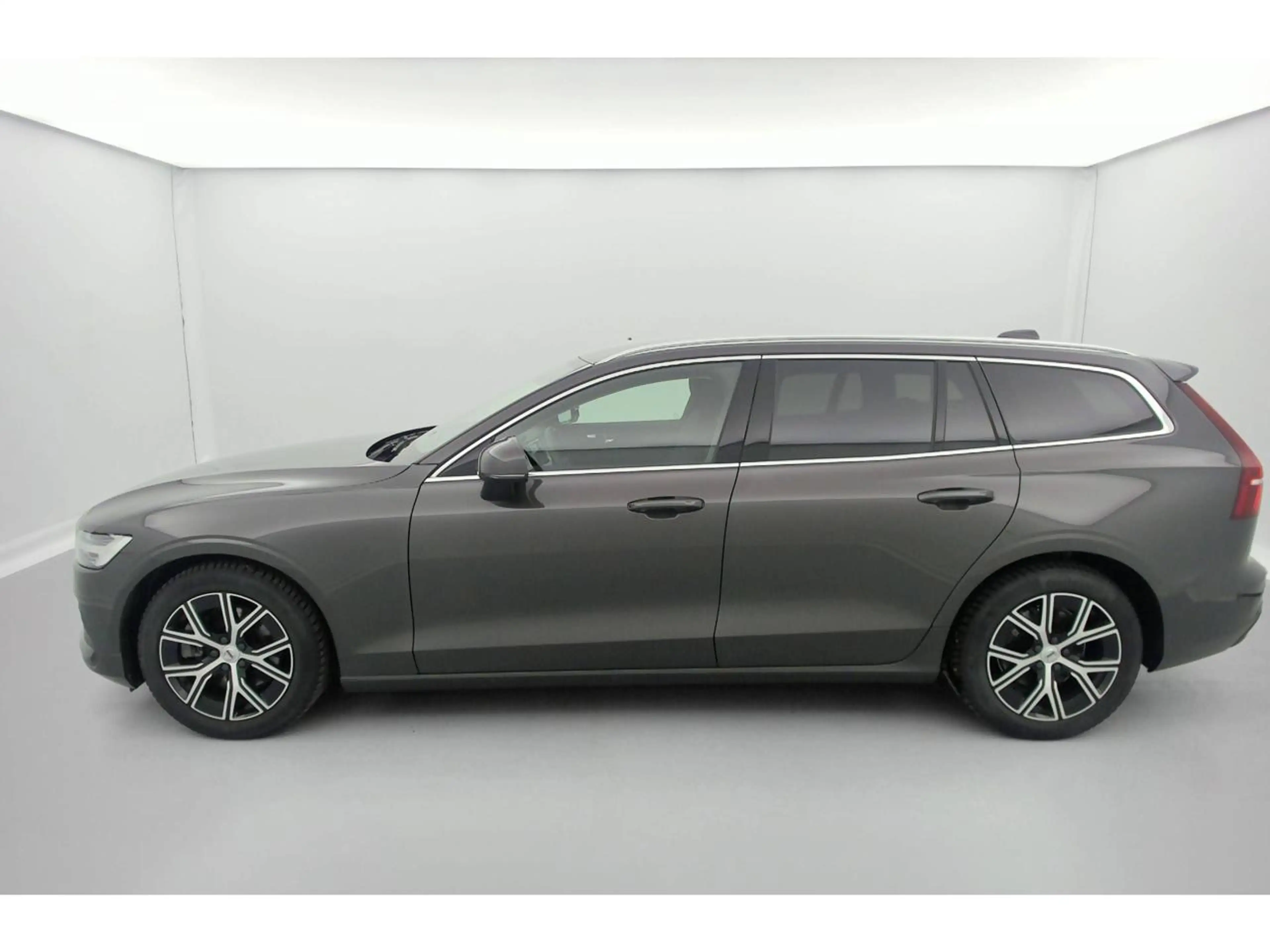 Volvo V60 2.0 B3 MHEV Core — photo 4