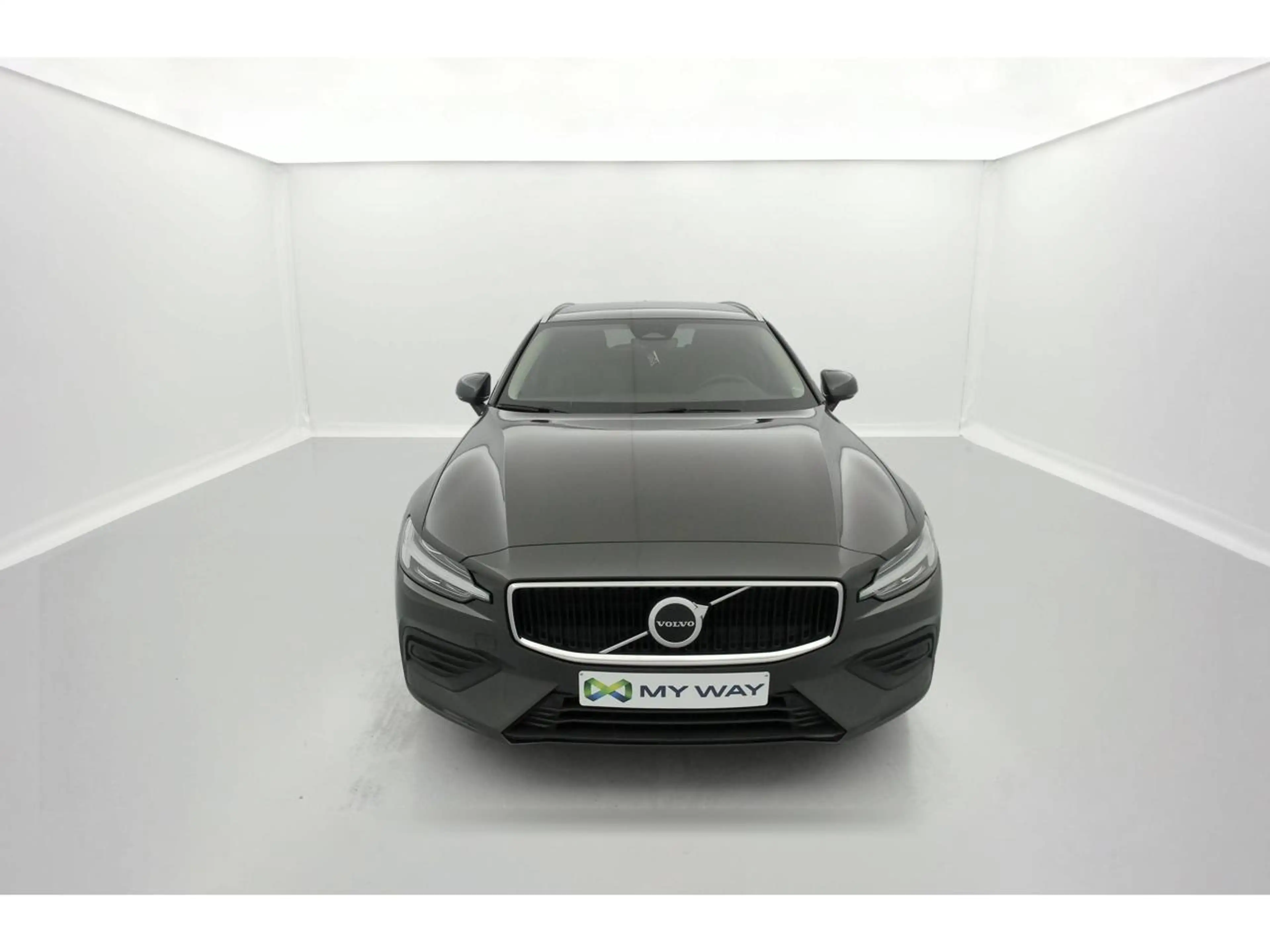 Volvo V60 2.0 B3 MHEV Core — photo 2
