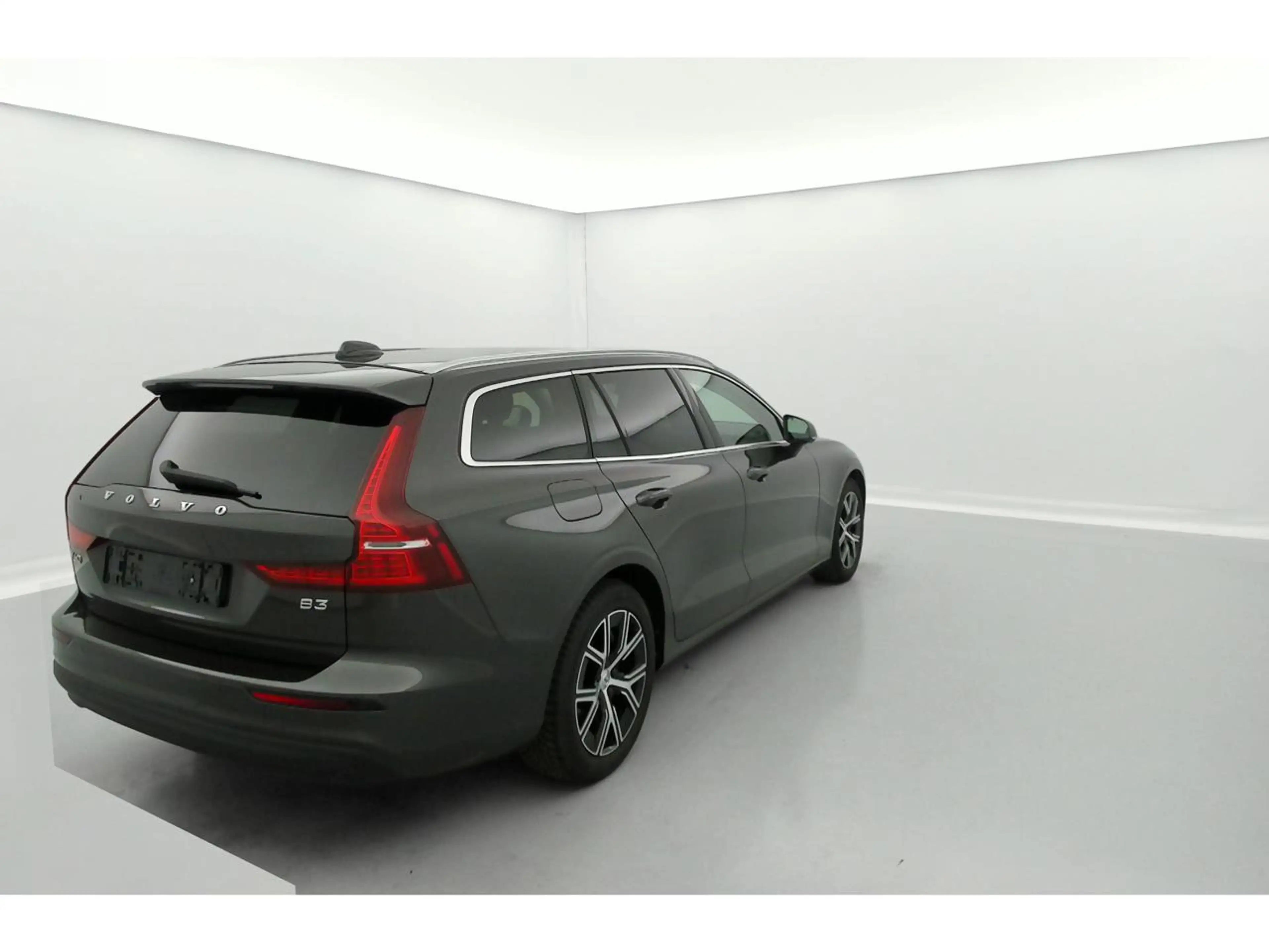 Volvo V60 2.0 B3 MHEV Core — photo 12