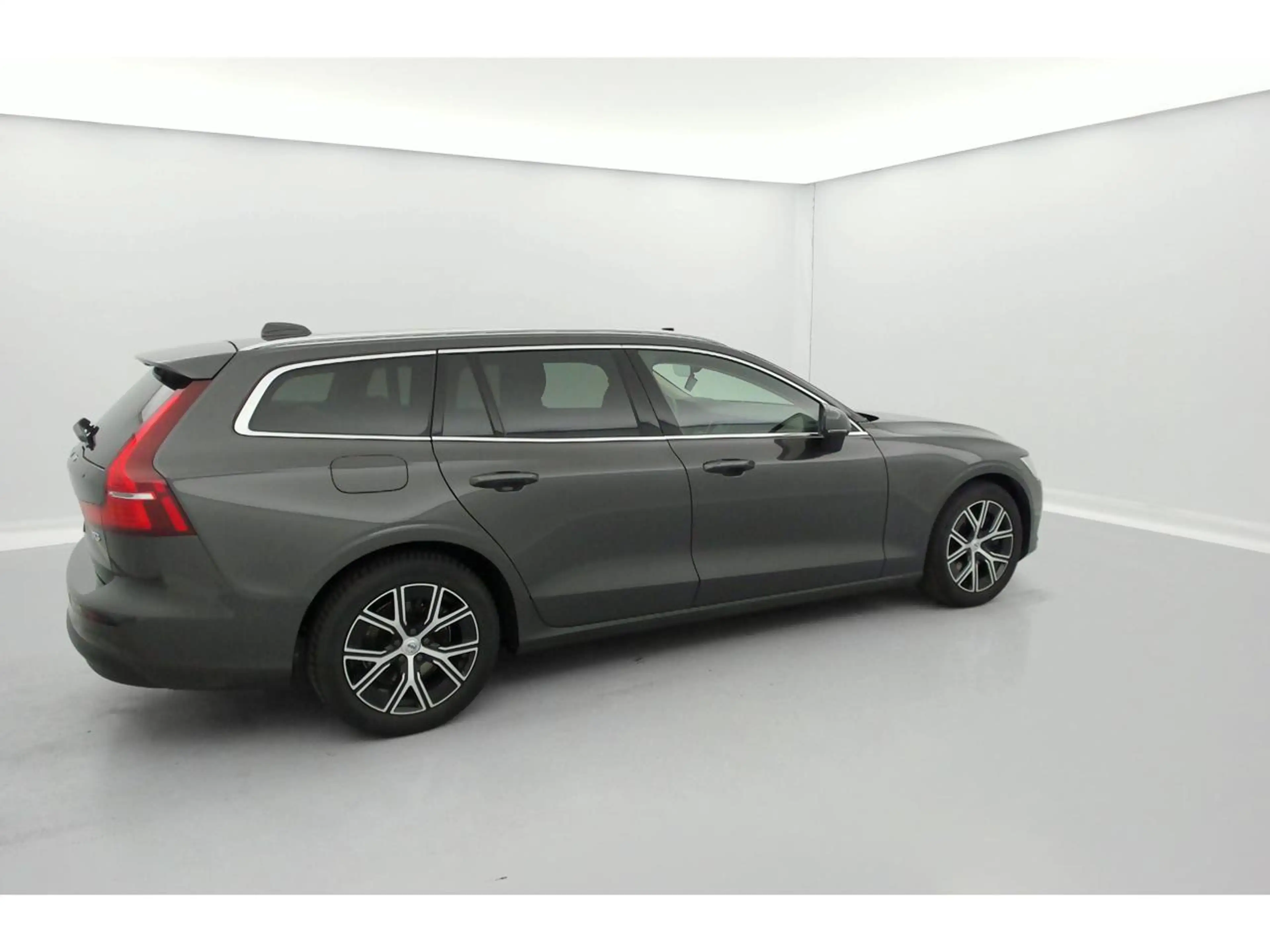 Volvo V60 2.0 B3 MHEV Core — photo 11