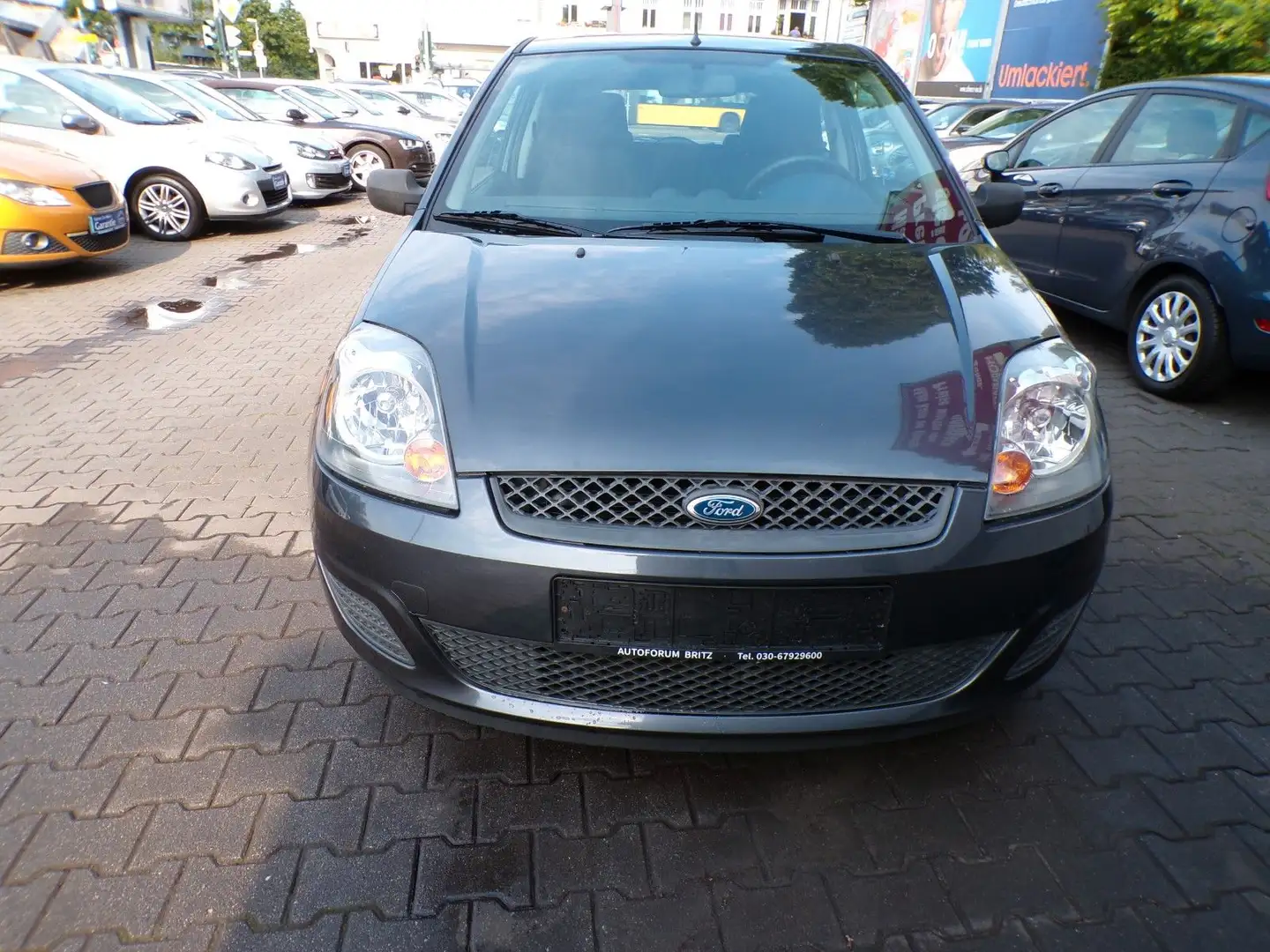 Ford Fiesta Gris - 2