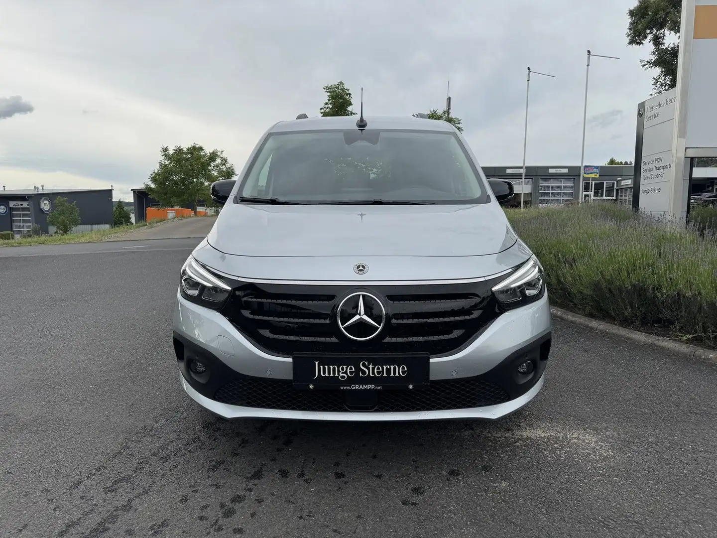 Mercedes-Benz EQT 200 Premium Plus MBUX*NAVI*LED*AHK* Plateado - 2