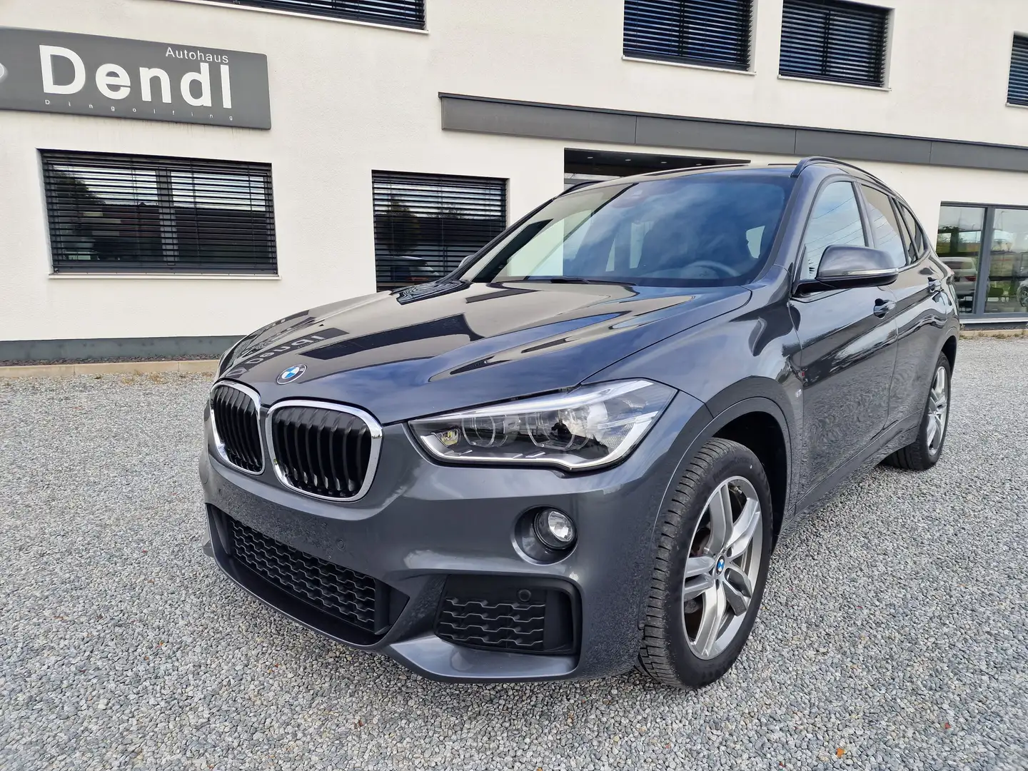 BMW X1 sDrive 18d M-Sport *Navi*LED*HUD*HiFi*Driv.Ass. Grau - 2