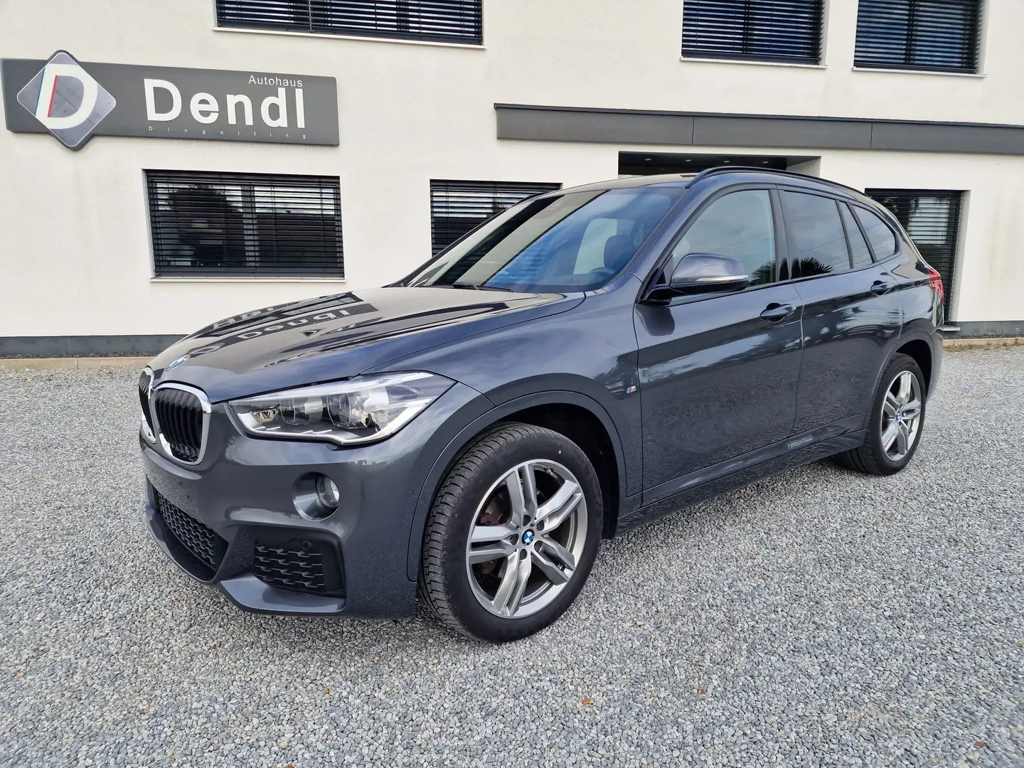 BMW X1 sDrive 18d M-Sport *Navi*LED*HUD*HiFi*Driv.Ass. Grau - 1