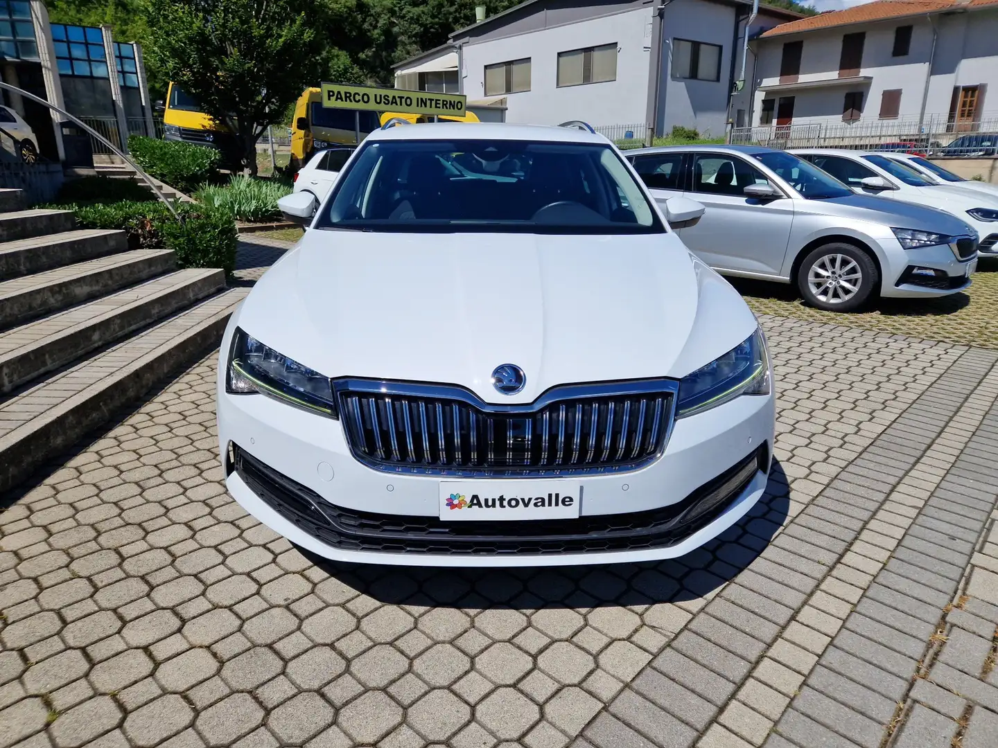 Skoda Superb 2.0 TDI EVO SCR DSG Wagon Executive Bianco - 2