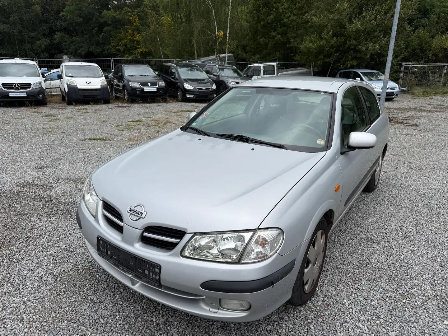 Nissan Almera Visia Silber - 1