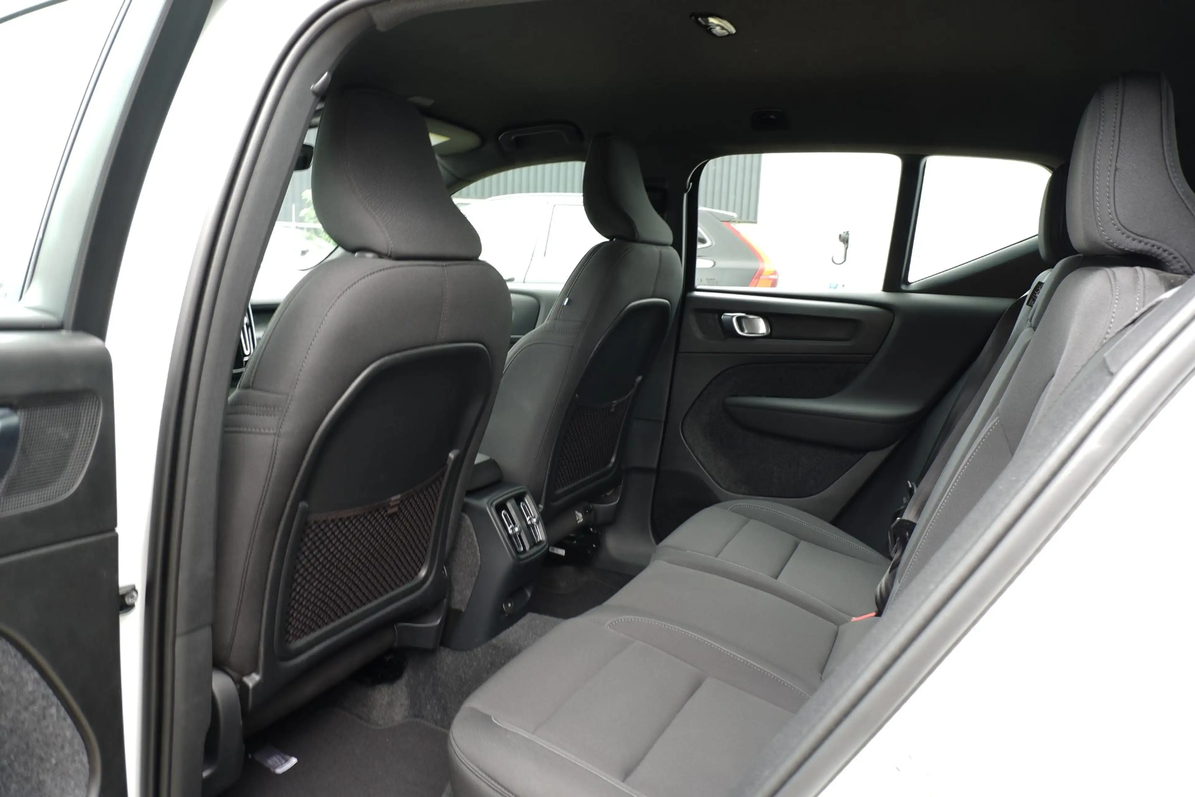 Volvo EX40 Single Motor Extended Range Plus 82 kWh | Trekhaak — photo 7