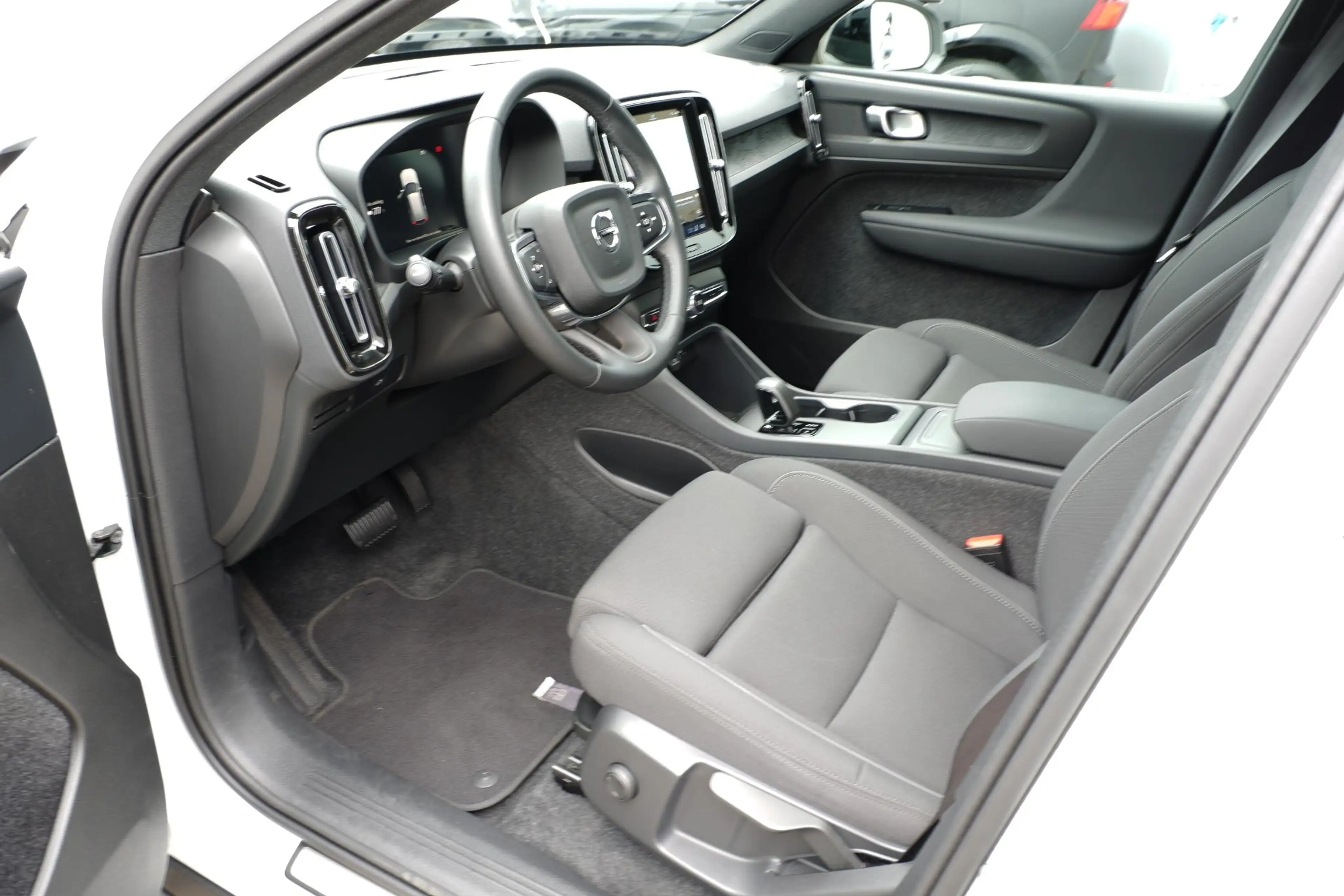 Volvo EX40 Single Motor Extended Range Plus 82 kWh | Trekhaak — photo 3