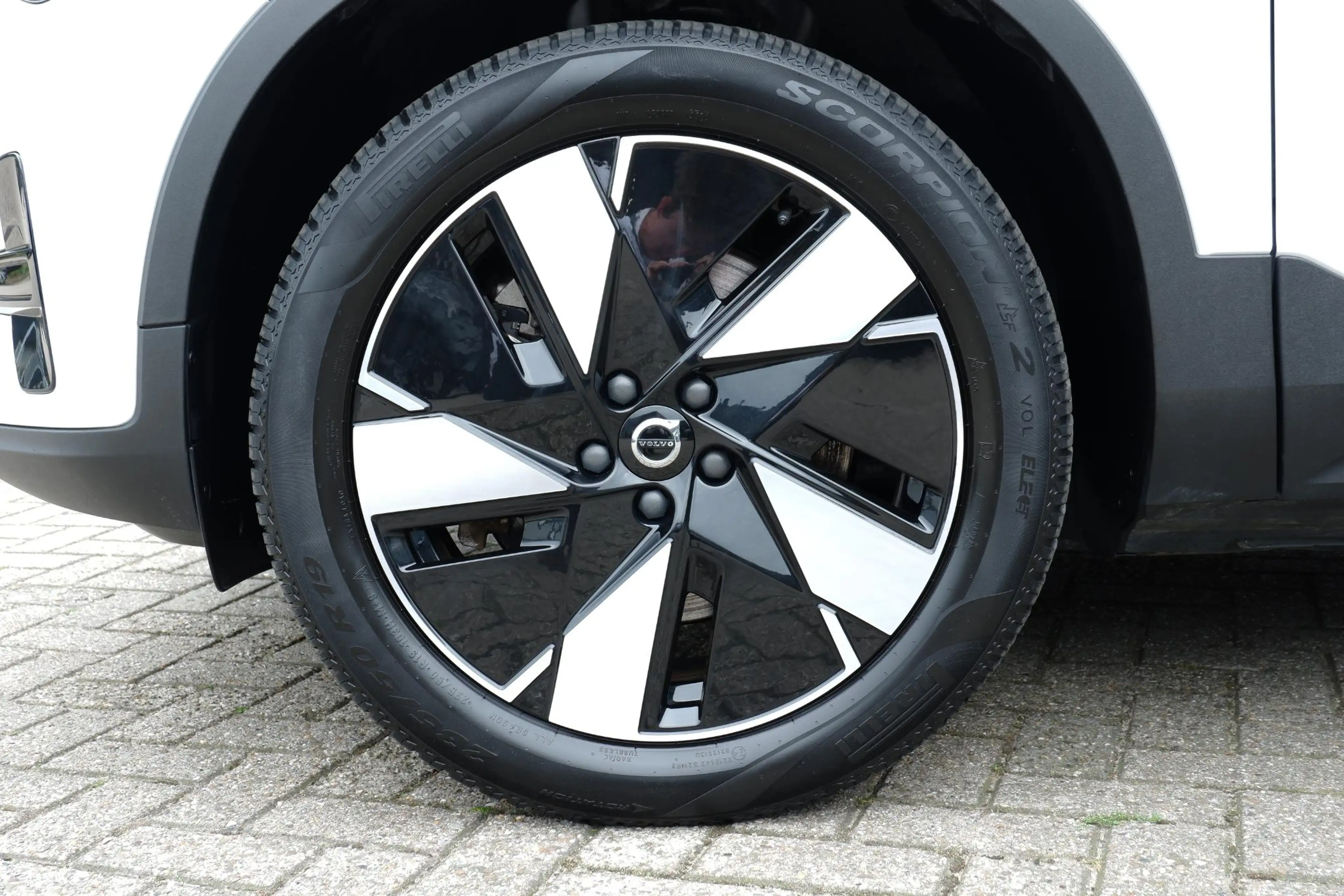 Volvo EX40 Single Motor Extended Range Plus 82 kWh | Trekhaak — photo 8