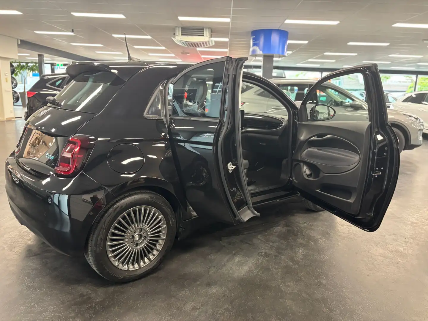 Fiat 500 3+1 Icon 42 kWh NAVIGATIE LM VELGEN CRUISE CONTROL Zwart - 2