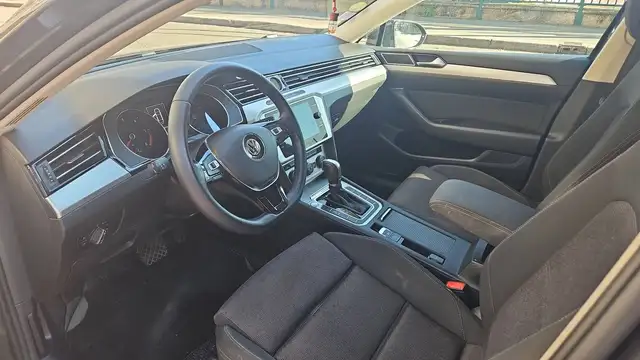 Volkswagen Passat view 8