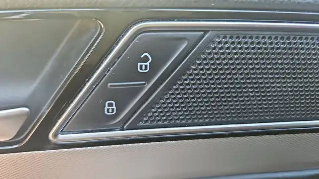 Volkswagen Passat view 13
