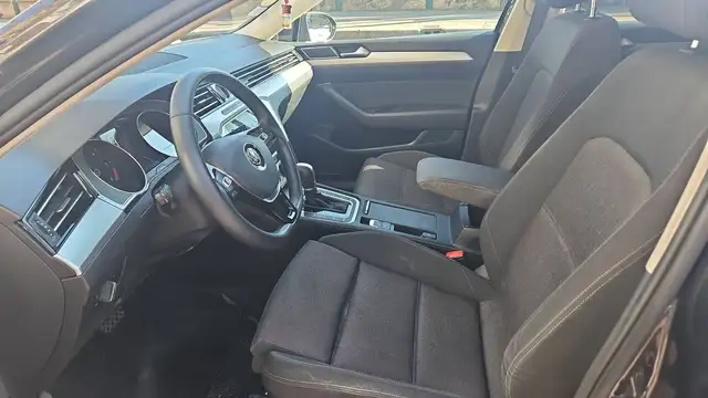 Volkswagen Passat view 27