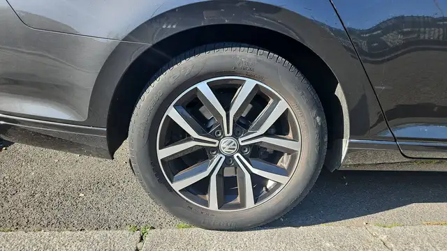 Volkswagen Passat view 18