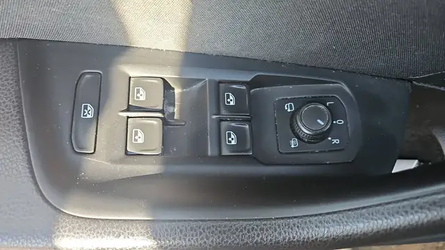 Volkswagen Passat view 24