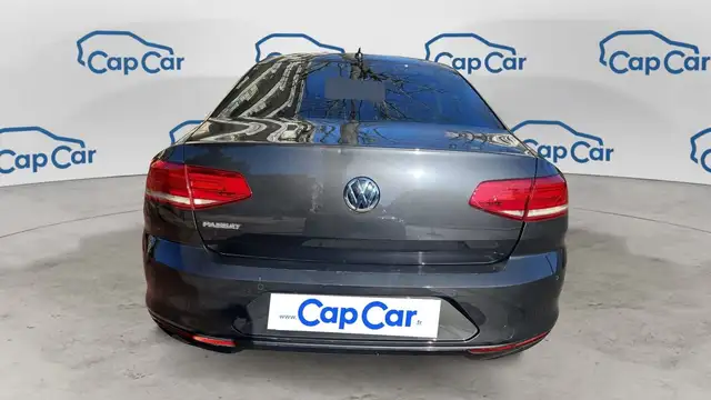 Volkswagen Passat view 3