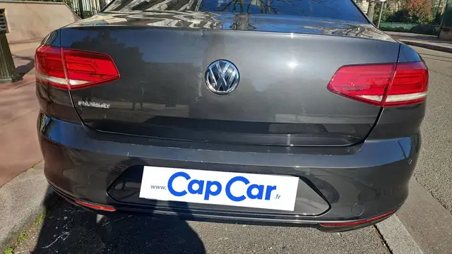 Volkswagen Passat view 21