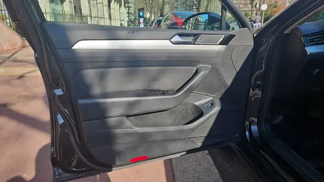 Volkswagen Passat view 7