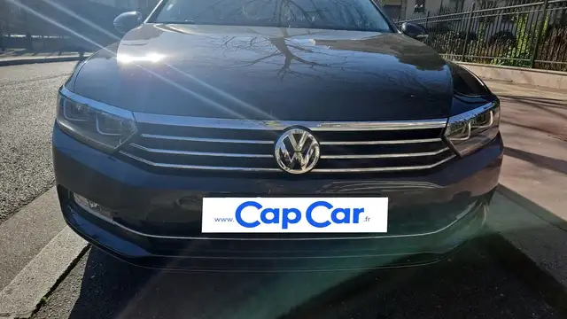 Volkswagen Passat view 20