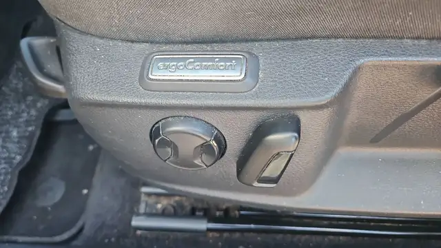 Volkswagen Passat view 28