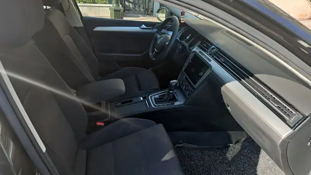 Volkswagen Passat view 25