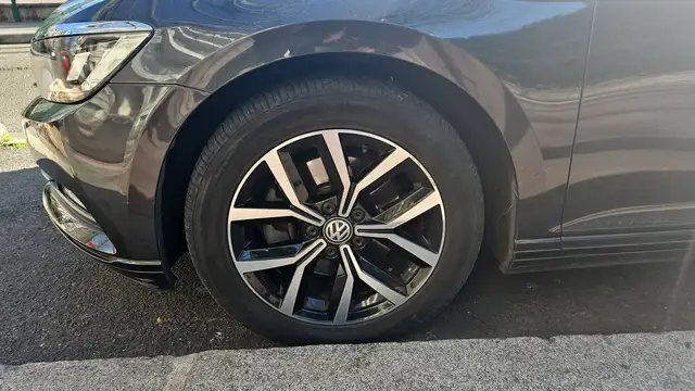 Volkswagen Passat view 16