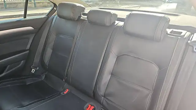 Volkswagen Passat view 9