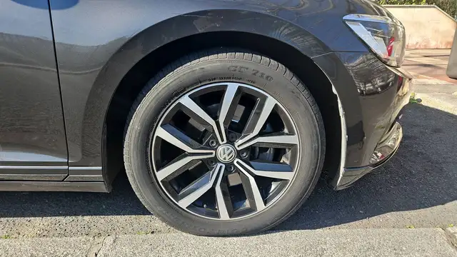 Volkswagen Passat view 19