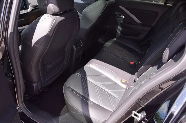 Opel Astra view 13