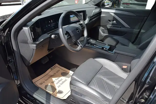 Opel Astra view 4