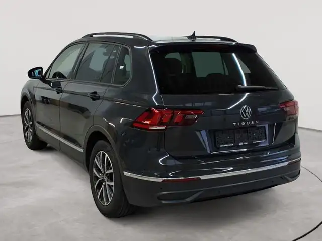 Volkswagen Tiguan view 5