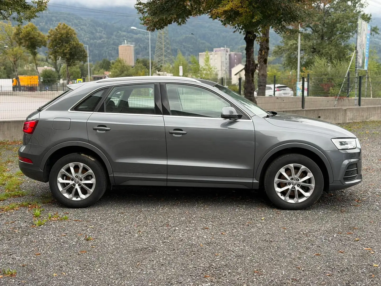 Audi Q3 Design Quattro ALLRAD S-TRONIC *NAVI *RFK *1. HAND Grau - 2
