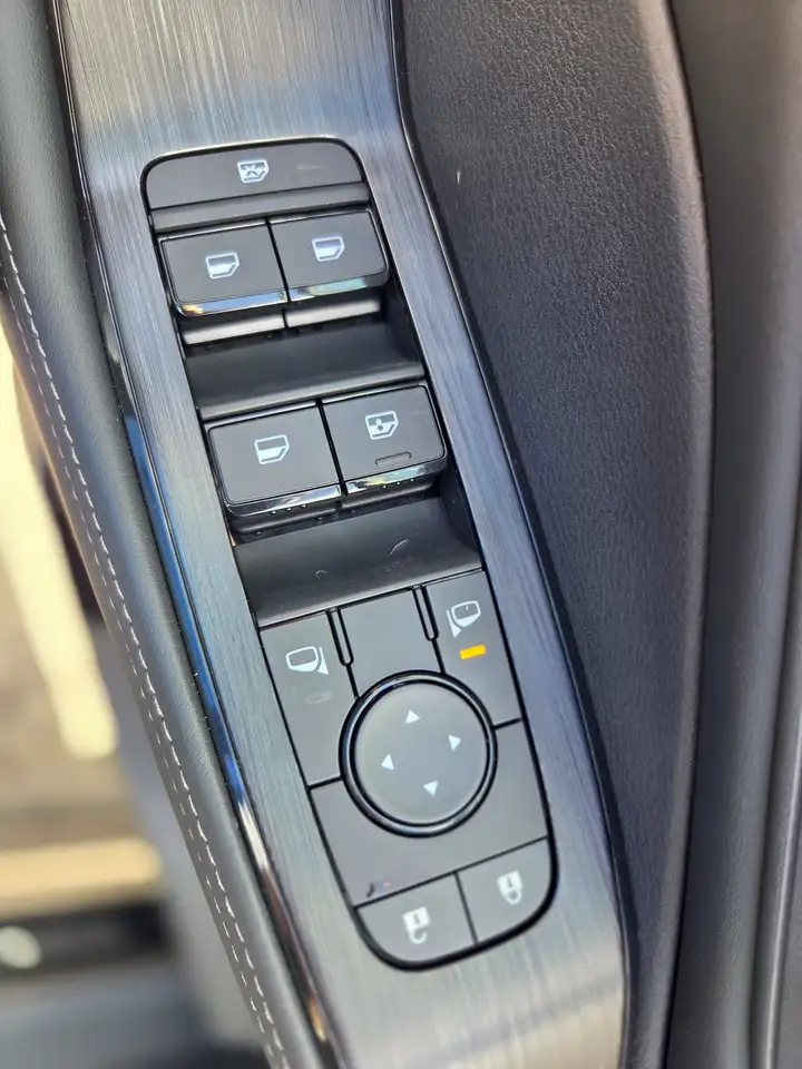Nissan Rogue fotografie Nissan Rogue