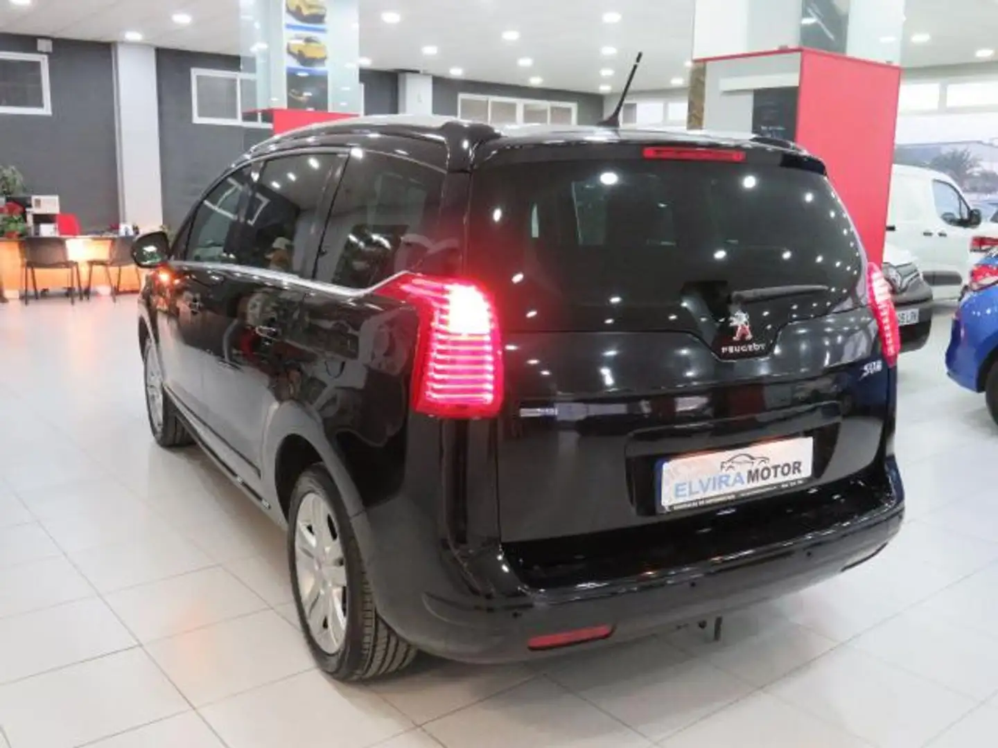 Peugeot 5008 1.6 BlueHDi Active 120 Noir - 1