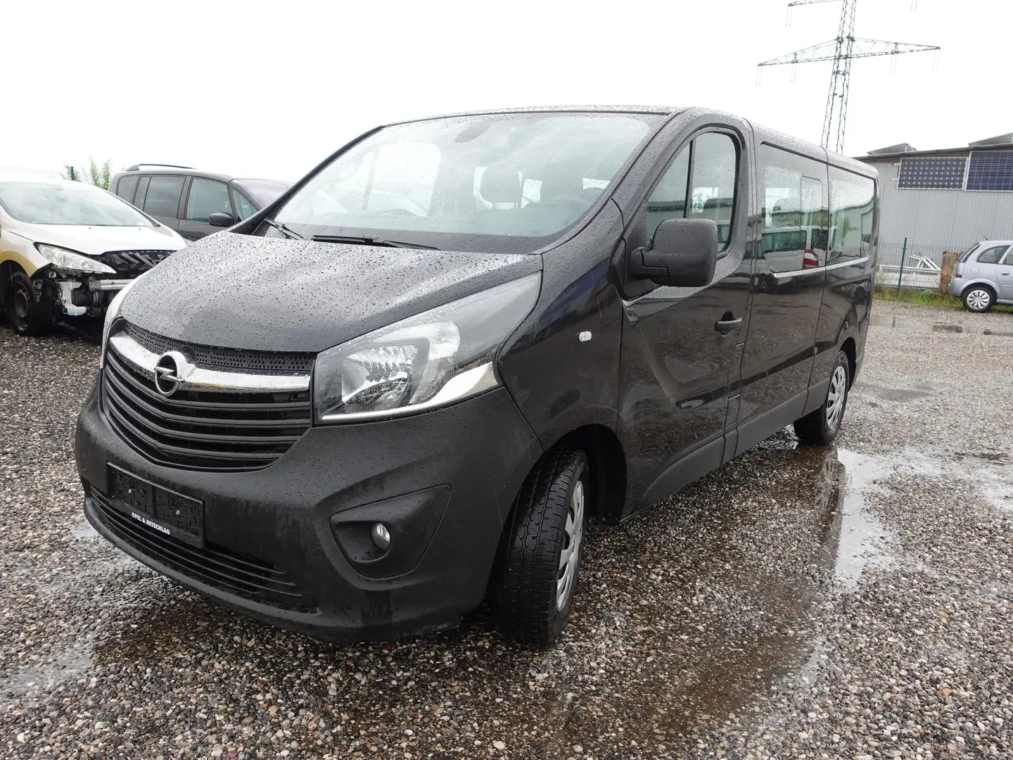 Opel Vivaro Combi L2H1 1,6 Schwarz - 1