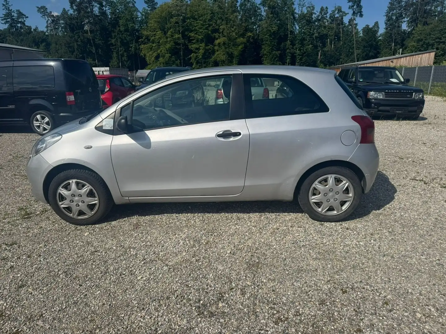 Toyota Yaris Basis - Grau - 2
