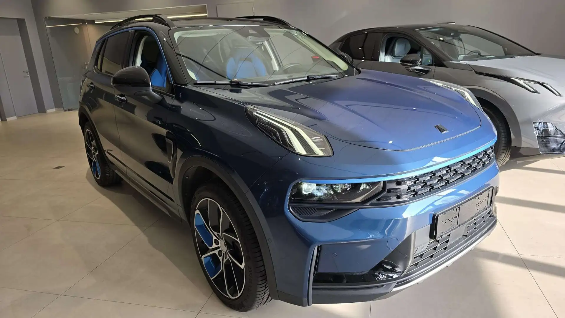 Lynk & Co 01 Bleu - 1