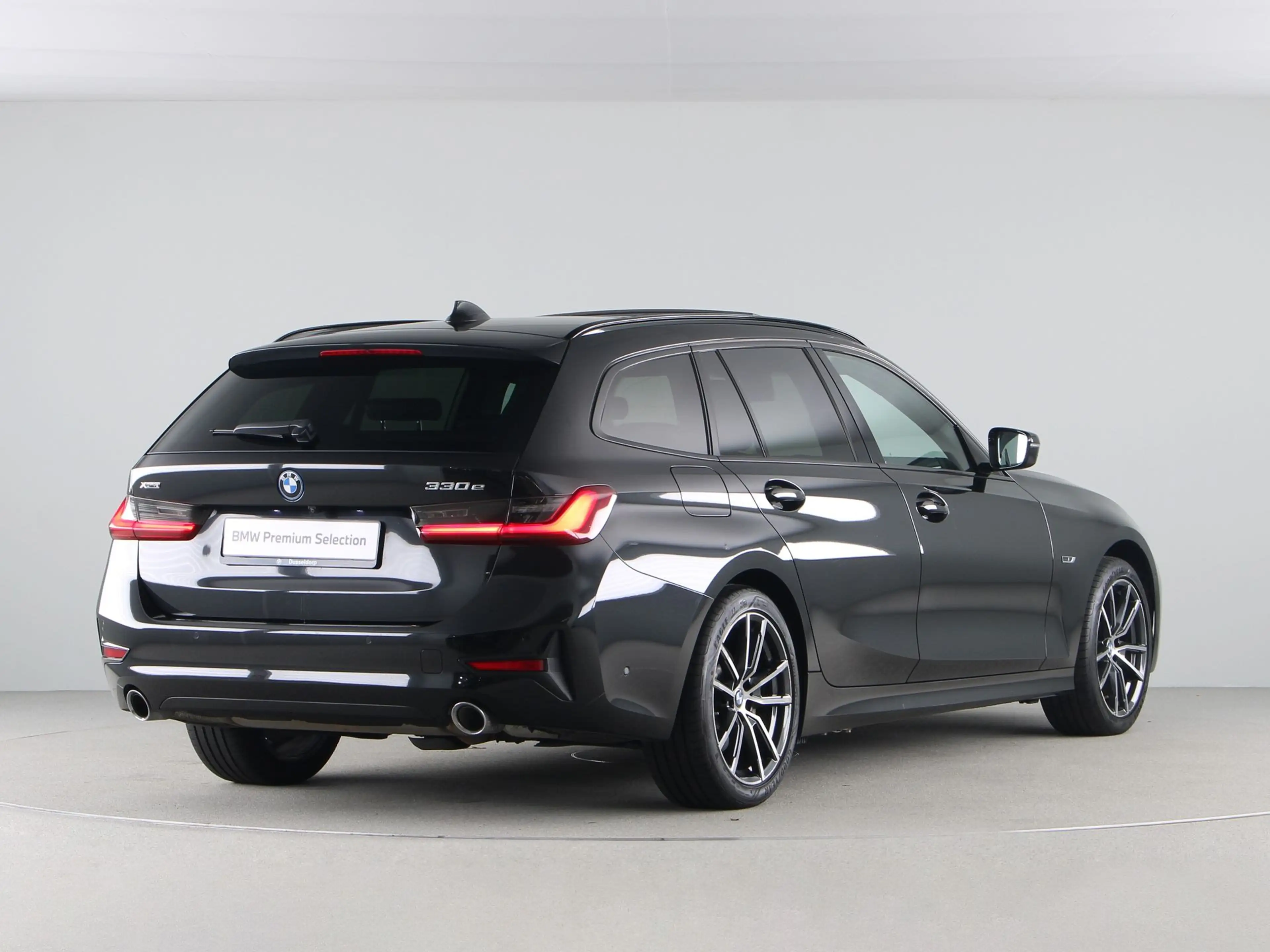BMW 330 3 Serie Touring 330e xDrive Sport Line — photo 9