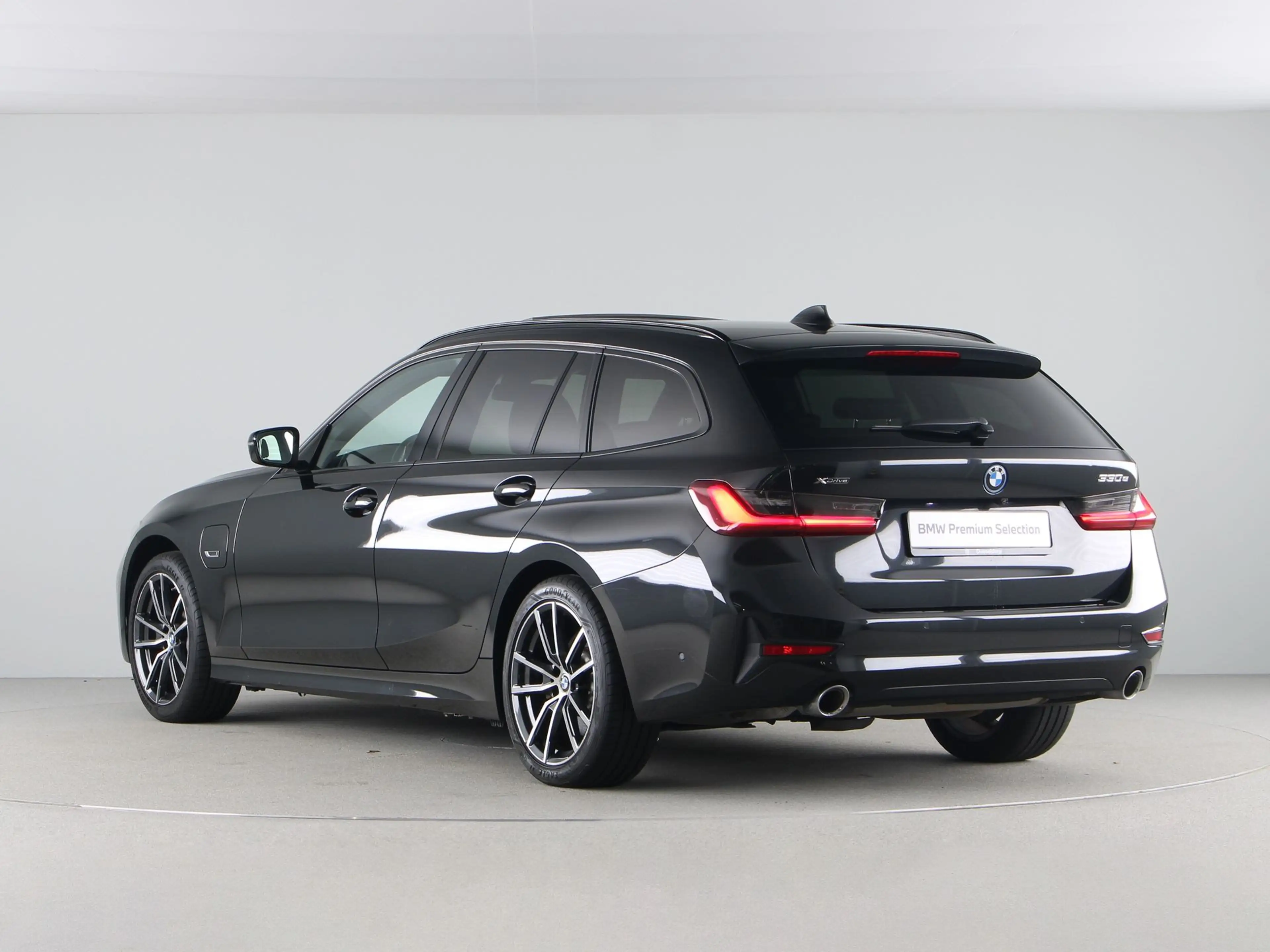 BMW 330 3 Serie Touring 330e xDrive Sport Line — photo 11