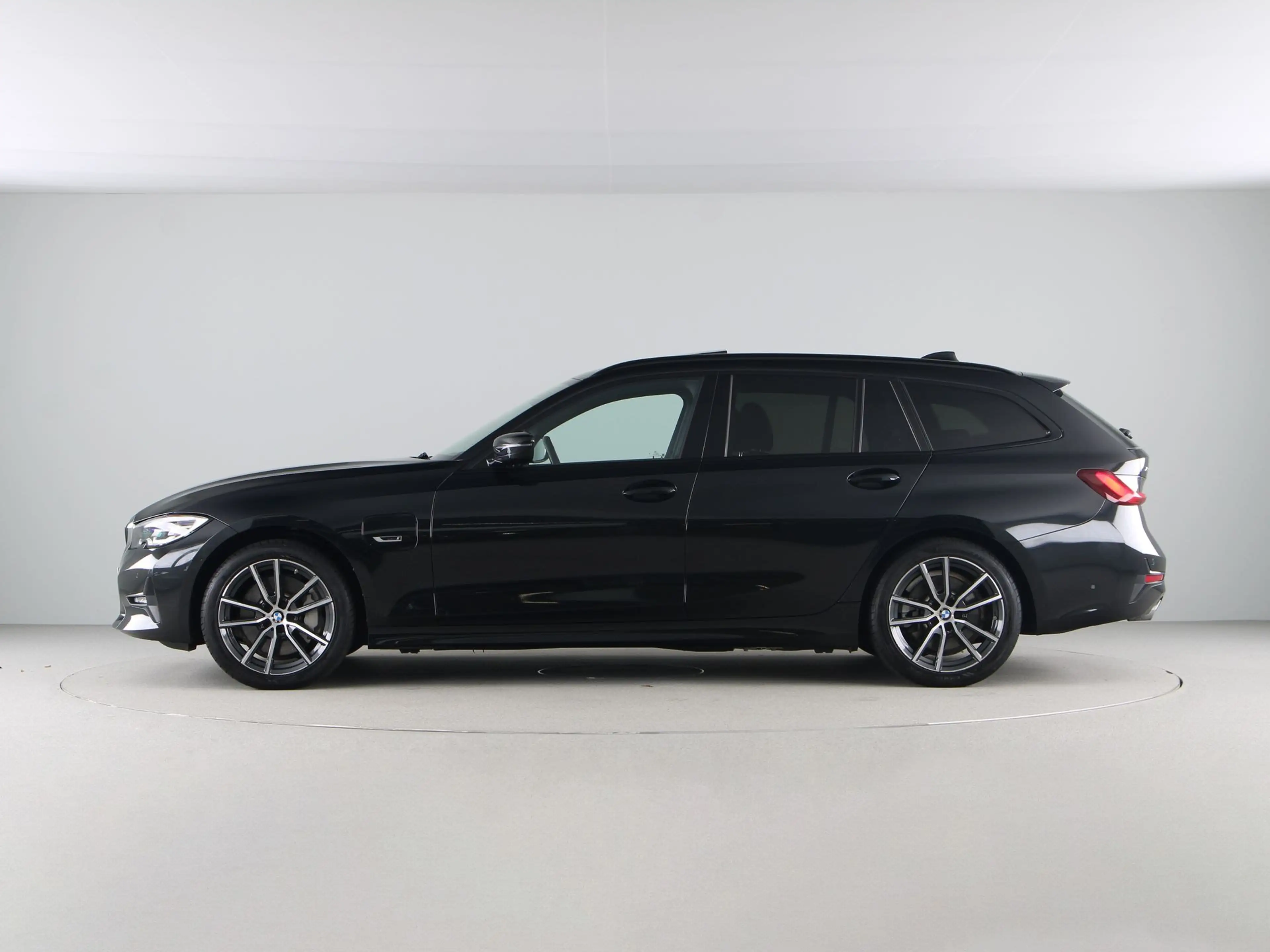BMW 330 3 Serie Touring 330e xDrive Sport Line — photo 12