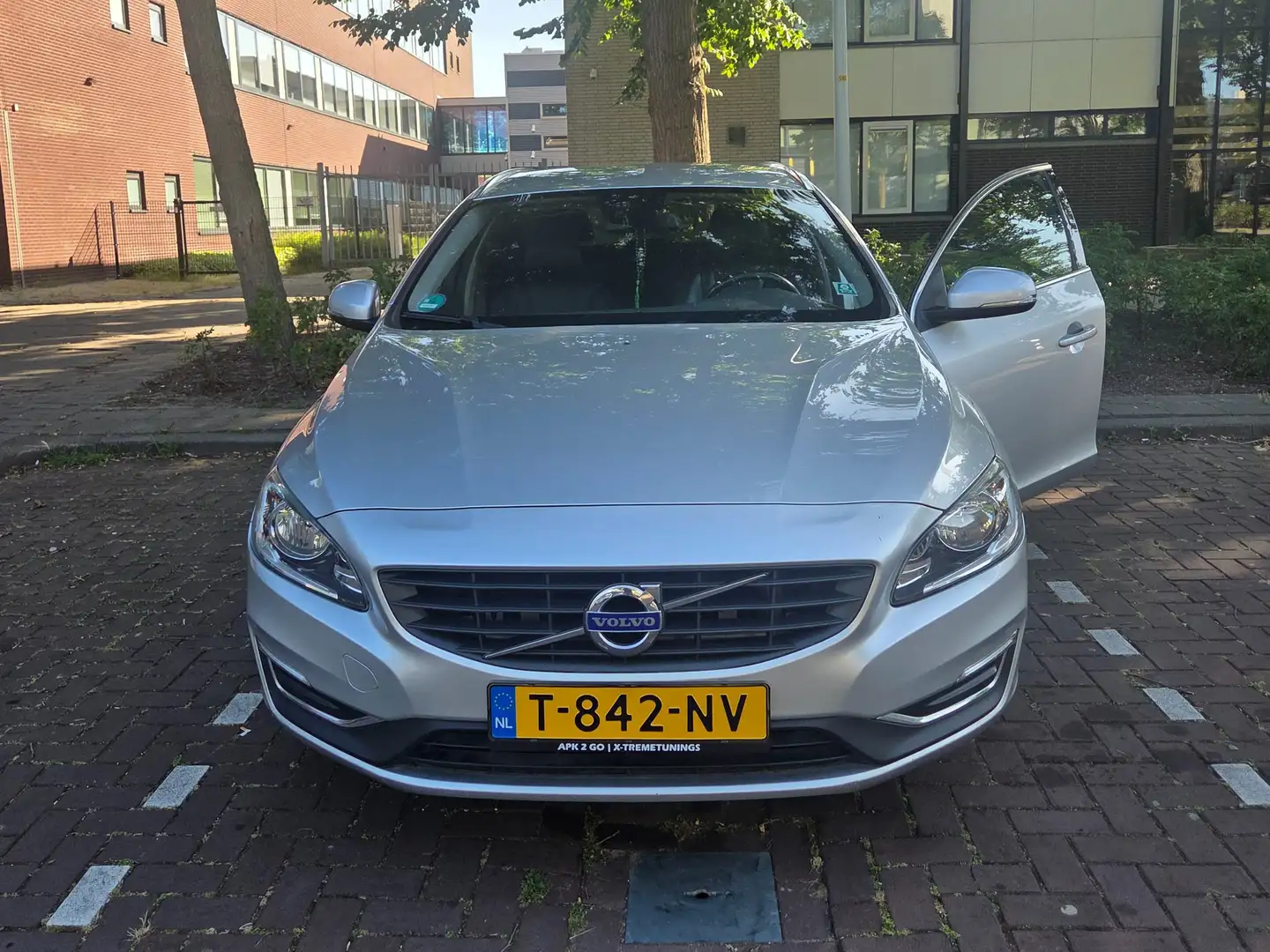 Volvo V60 V60 2.0 D2 Ocean Race Stříbrná - 1