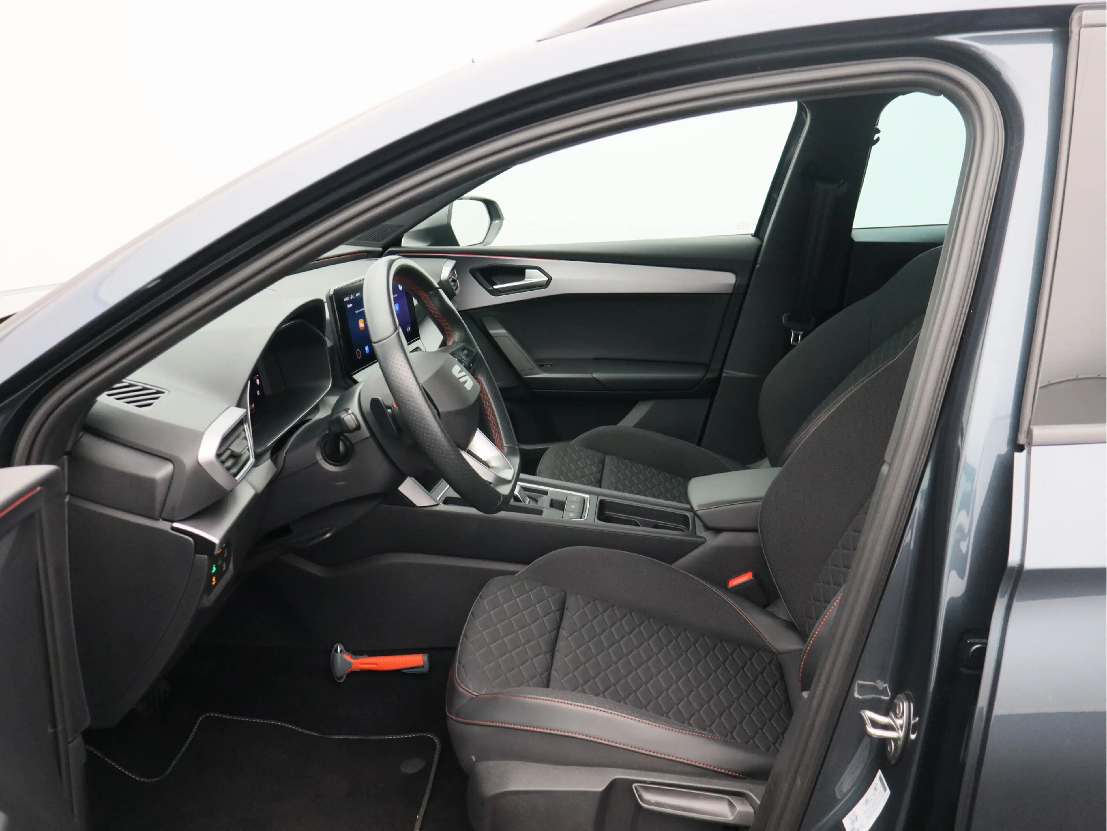 SEAT Leon e-Hybrid Sportstourer 1.4 TSI eHybrid PHEV FR Business Inte — photo 5