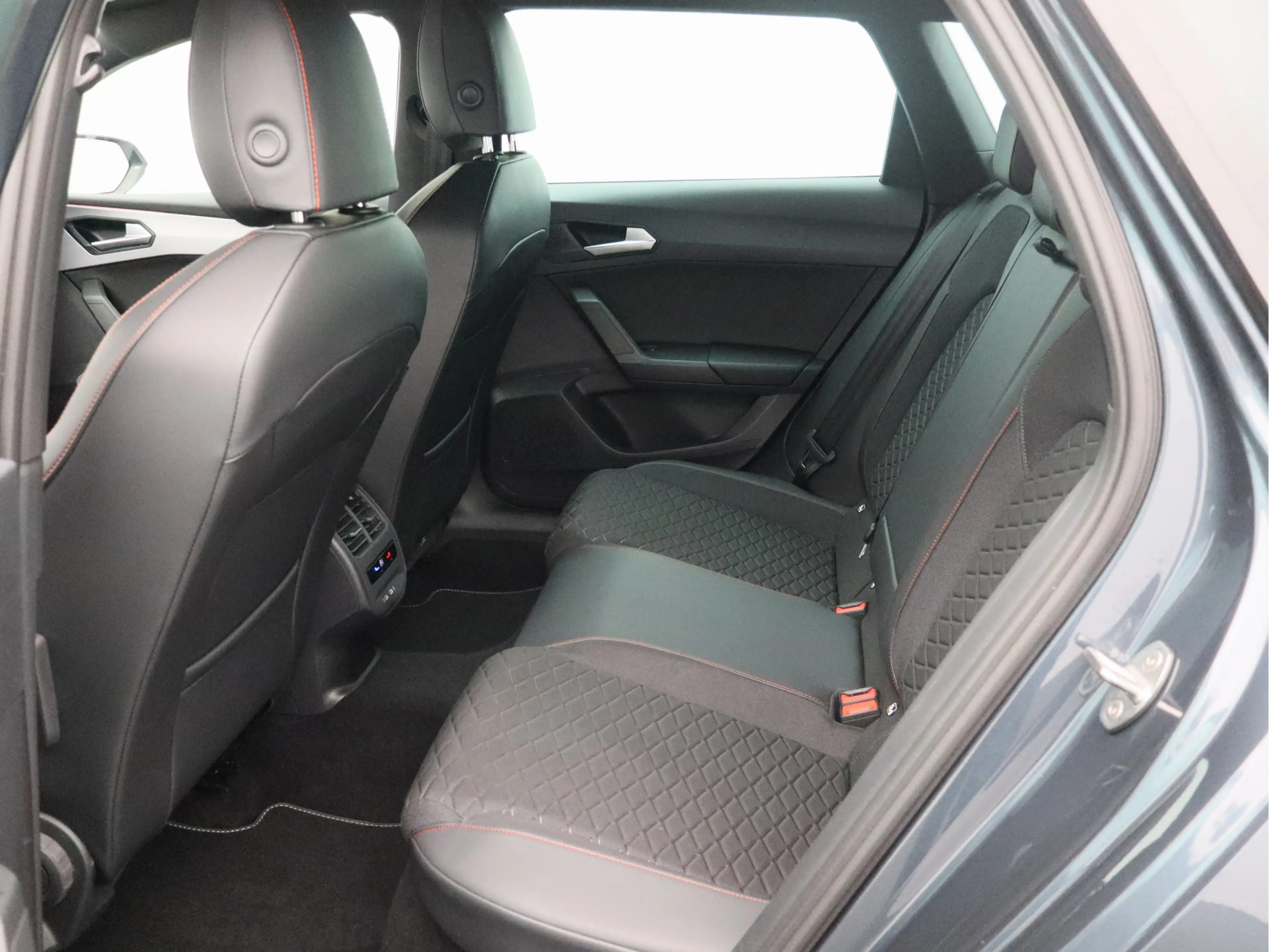 SEAT Leon e-Hybrid Sportstourer 1.4 TSI eHybrid PHEV FR Business Inte — photo 10
