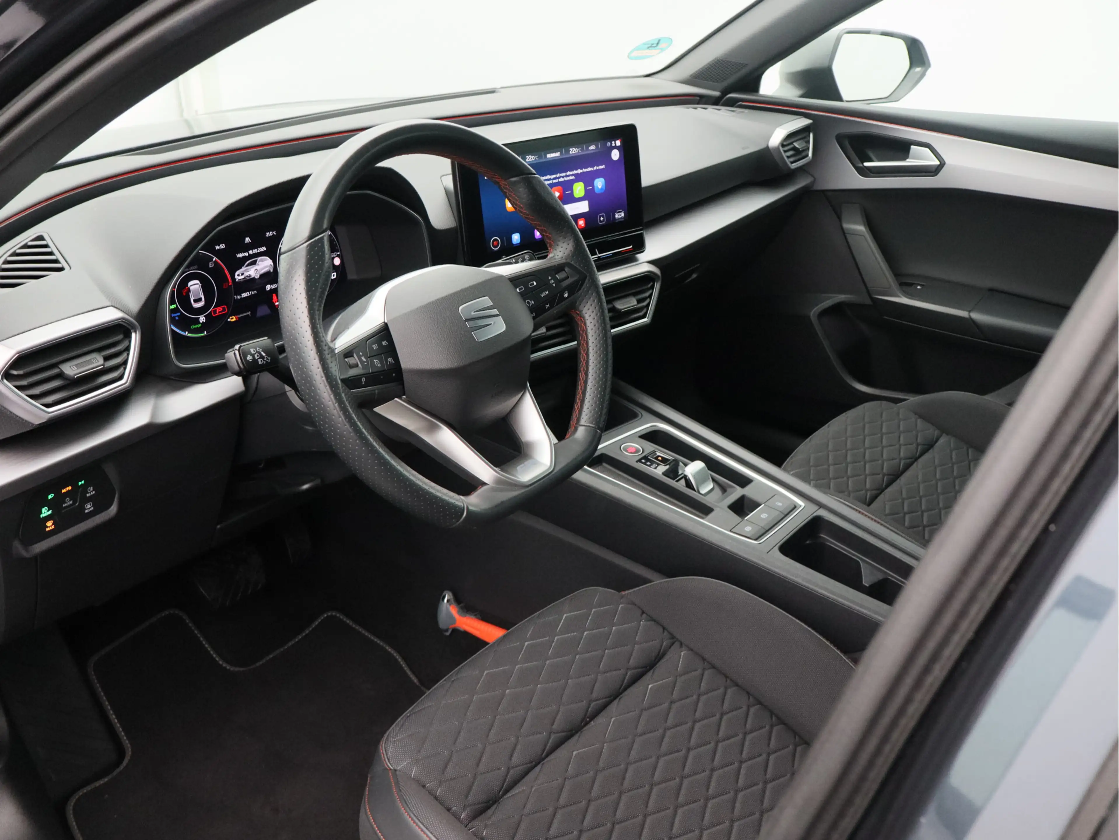 SEAT Leon e-Hybrid Sportstourer 1.4 TSI eHybrid PHEV FR Business Inte — photo 12