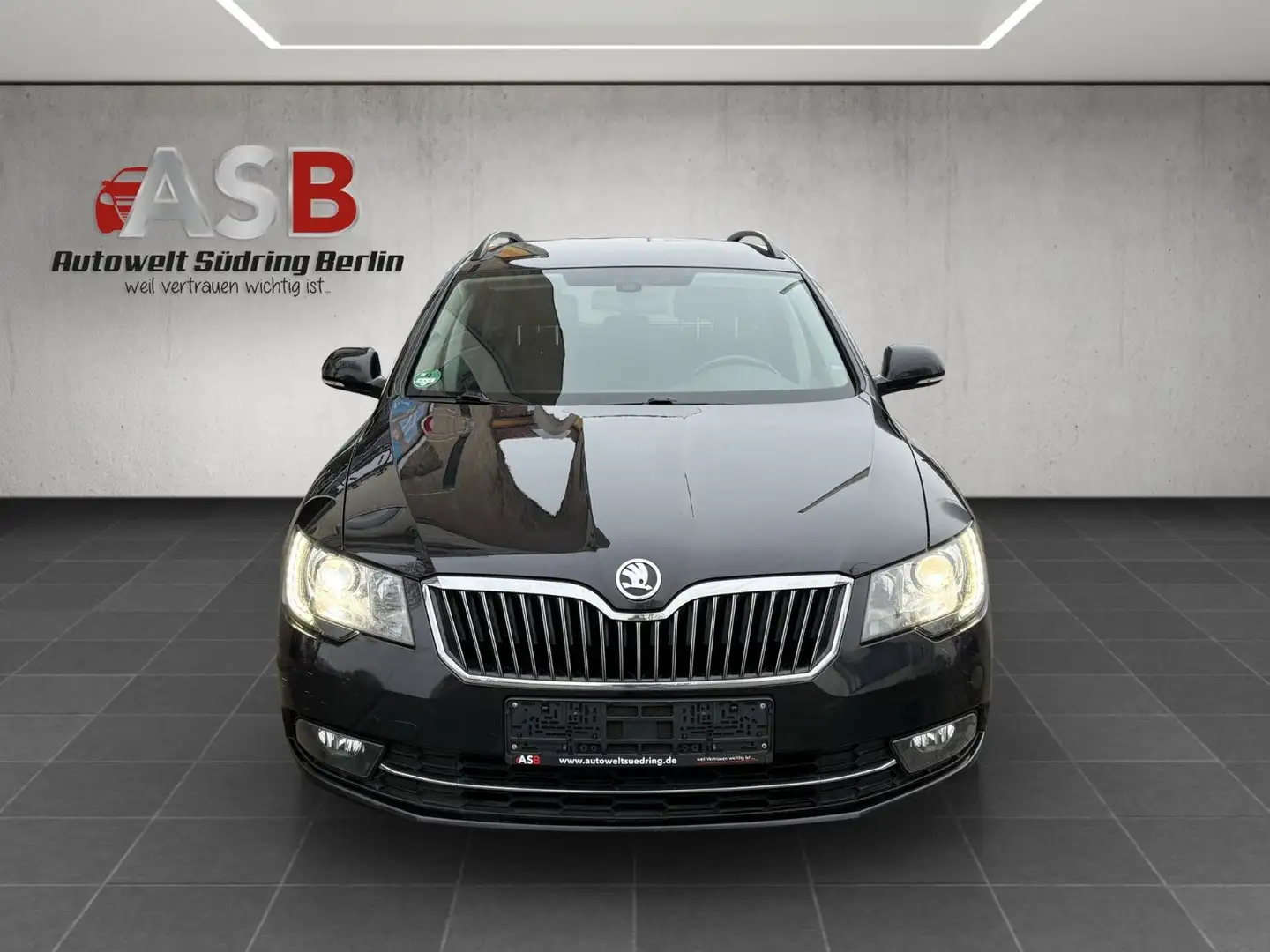 Skoda Superb 2,0 TDI Combi Exclusive DSG*Navi*Xenon* Schwarz - 2