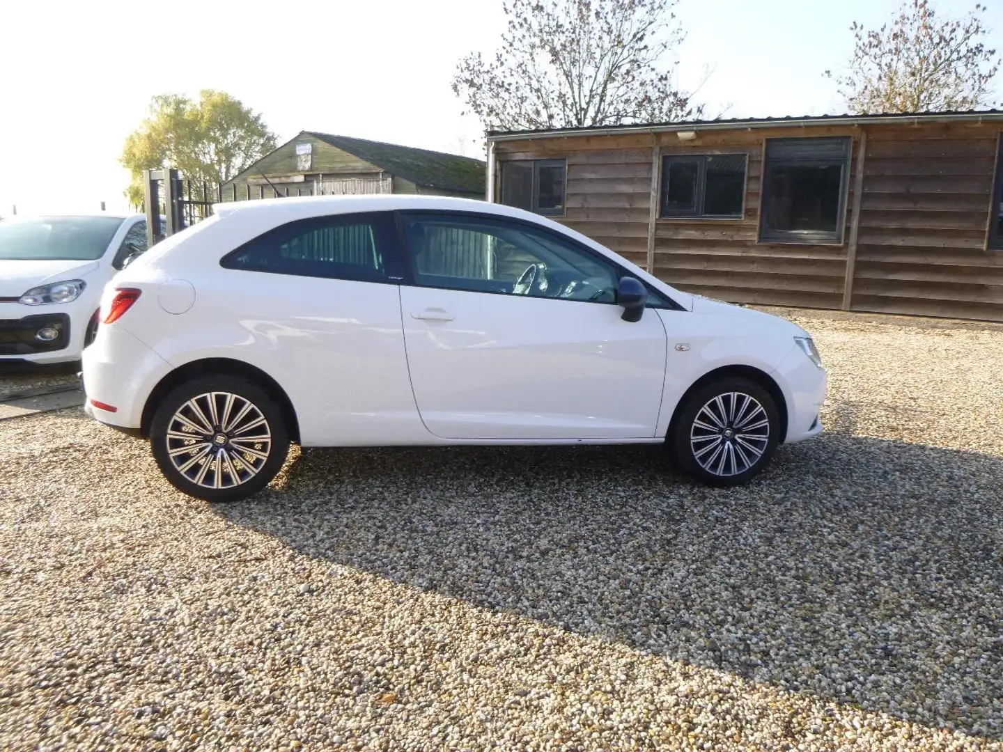 SEAT Ibiza 1.0 MPI connect HALF LEDER FULL LINK Blanc - 2