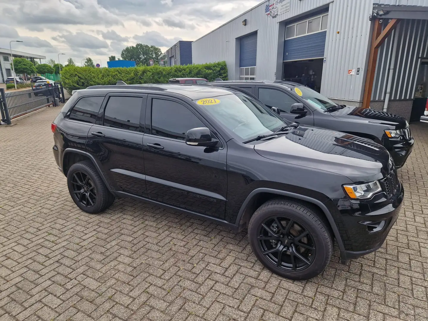 Jeep Grand Cherokee 2x Limited and High Alt. 19.500€ excl BTW/VAT Negro - 2
