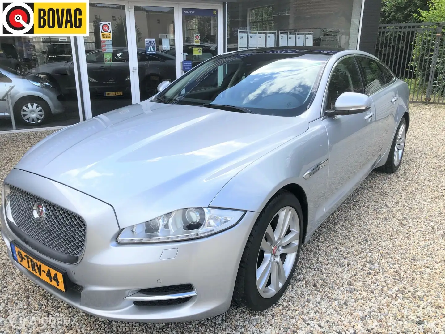 Jaguar XJ Premium Luxury | 241PK | Portfolio | leer | naviga Grijs - 2