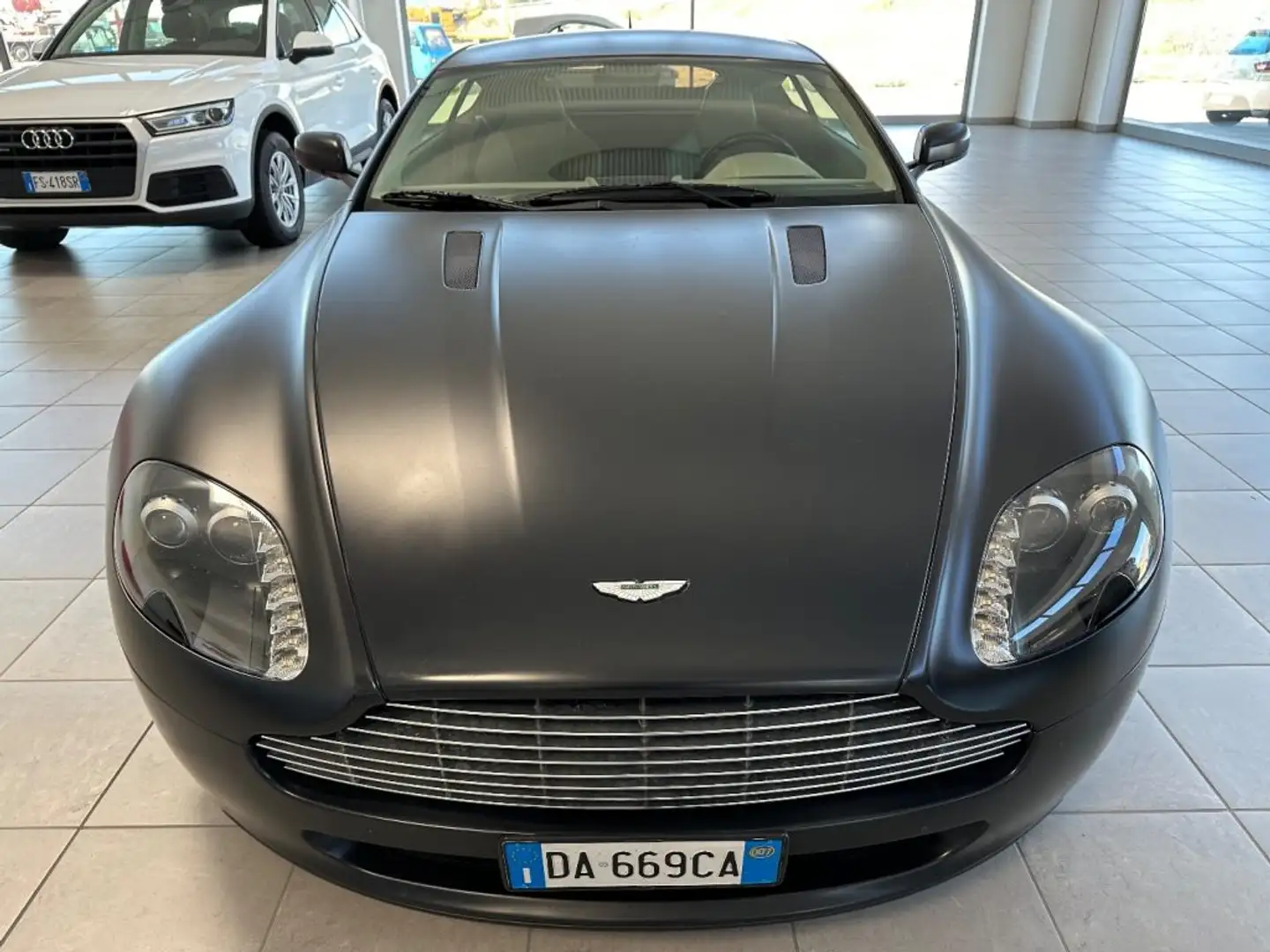 Aston Martin V8 Vantage Coupé Grijs - 2