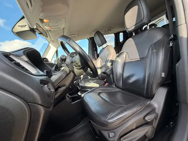 Jeep Renegade view 7